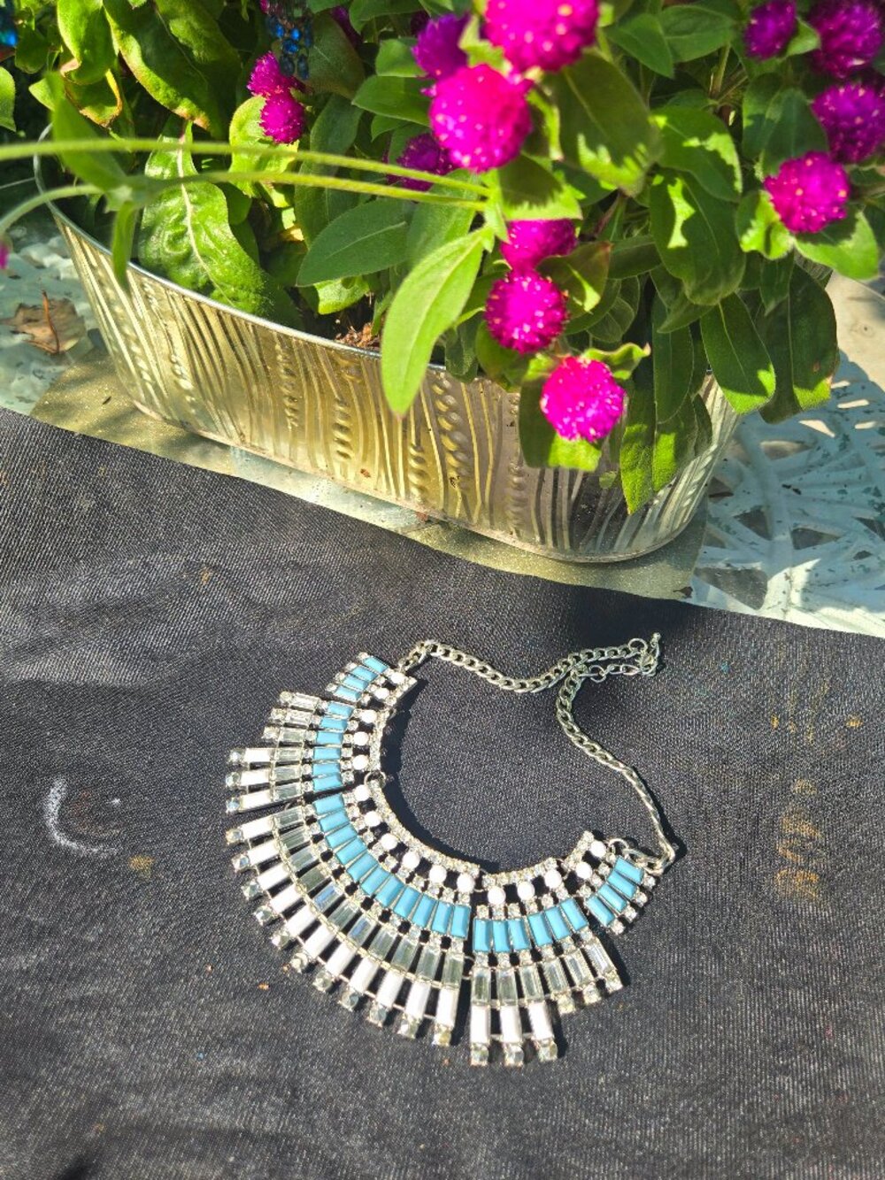 Multitiered fan shaped bib statement necklace